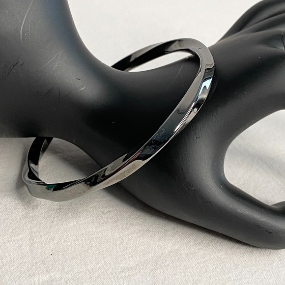 Unisex Gun Metal Twisted Bangle Bracelet Minimalist - Picture 1 of 8